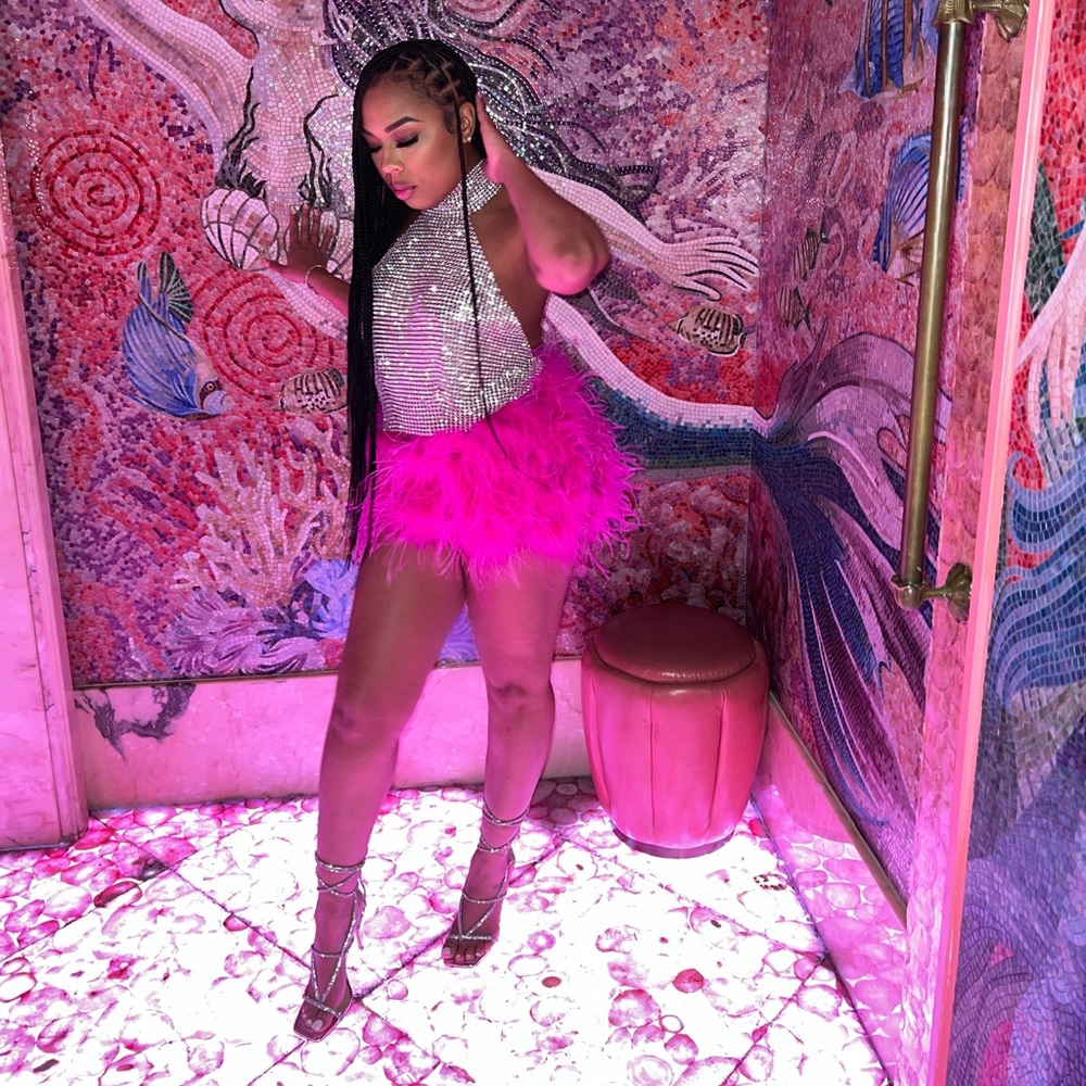 Pink feather skirt - Picture 2 of 2